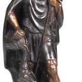Bronze-Figur "Heiliger St. Florian-Schutzheiliger gegen Feuergefahr", auf marmoriertem Sockel, Ges. H. 39 cm - фото 1