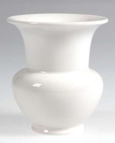 KPM-Vase "Fidibus", weiß, blaue Zeptermarke, 1. Wahl, H. 10 cm - photo 1