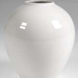 KPM-Vase, weiß, Eiform, blaue Zeptermarke, 1. Wahl, H. 12,5 cm - photo 1