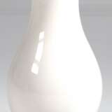 KPM-Vase "Rose", weiß, gebaucht, blaue Zeptermarke, 1. Wahl, H. 17 cm - photo 1