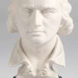 Goebel-Büste "Schiller", weißes Biskuitporzellan, auf Holzplinthe, Ges.-H. 23 cm - photo 1