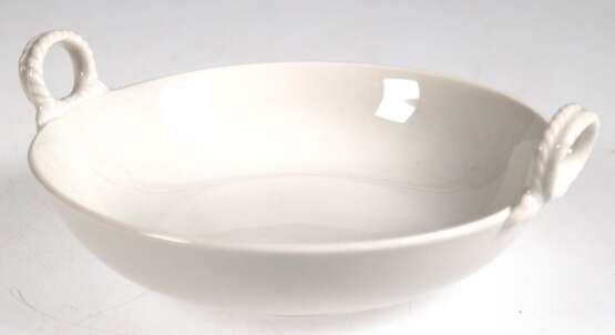 KPM-Schale mit 2 seitl. Ringhenkeln, rund, blaue Zeptermarke, 1. Wahl, Dm. 13,5 cm - Foto 1