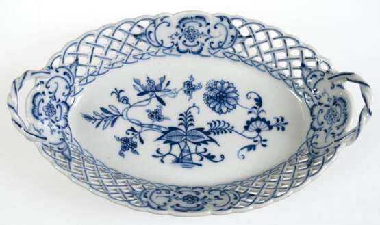 Henkelschale, oval, Zwiebelmuster, Stadt Meißen, durchbrochen, L. 24 cm - фото 1
