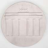 KPM-Plakette "Brandenburger Tor", rund, Biskuitporzellan, Dm. 8 cm - фото 1