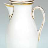 KPM-Kännchen, 19. Jh., mit Golddekor (berieben), H. 14,5 cm - фото 1