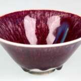 Keramikschälchen mit ochsenblutroter Glasur und weißem Rand, H. 5,5 cm, Dm. 12 cm - фото 1
