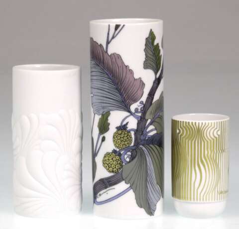 3 diverse Vasen, Rosenthal, H. 8 cm, 12,5 cm und 16 cm - photo 1 3 diverse Vasen, Rosenthal, H. 8 cm, 12,5 cm und 16 cm - photo 1