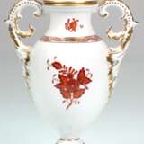 Herend-Deckelvase, Apponyi korallenrot mit Golddekor, 2 seitliche Henkel, H. 26 cm - фото 1