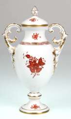 Herend-Deckelvase, Apponyi korallenrot mit Golddekor, 2 seitliche Henkel, H. 26 cm