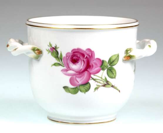 Meissen-Übertopf, Rote Rose mit Goldrand, seitl. 2 gedrehte Henkel, H. 10,5 cm, Innen-Dm. 11 cm - фото 1