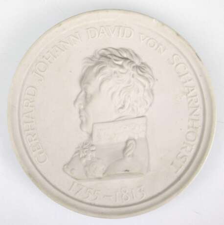 Meißen-Plakette "Gerhard von Scharnhorst", rund, Biskuitporzellan, Dm. 9,7 cm - фото 1