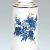 Meißen-Stabkerzenleuchter, Blauer Blumendekor mit Goldstaffage, Aquatinta, 1. Wahl, H. 15,5 cm - фото 1