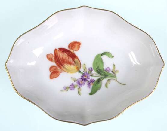 Meißen-Schälchen, vierpaßförmig, Bunte Blume 2 mit Goldrand, 1. Wahl, L. 10,5 cm - фото 1
