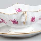 Große Sauciere auf festem Unterteller, Herend, Apponyi Purpur mit Golddekor, L. 24 cm - фото 1