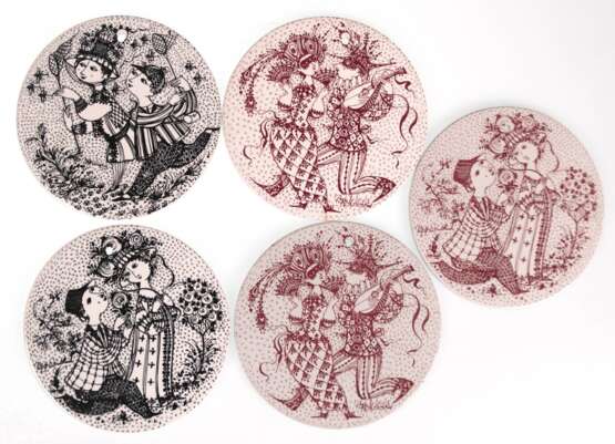 5 Monats-Wandplatten, Björn Wiinblad, Nymölle Dänemark, Keramik, dabei 2x Februar (1x rücks, best.), 2x Juni und August, Dm. je 15 cm - photo 1 5 Monats-Wandplatten, Björn Wiinblad, Nymölle Dänemark, Keramik, dabei 2x Februar (1x rücks, best.), 2x Juni und August, Dm. je 15 cm - photo 1