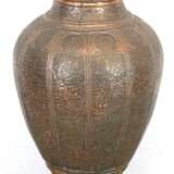 Große Kupfer-Vase, reich verzierte Balusterform, Gebrauchspuren, H. 78 cm - фото 1