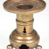 Chinesisches Räuchergefäß/Weihrauchbrenner, Messing, balusterförmiger Korpus mit Drachenmotiv auf 3 Füßen, H. 11 cm - фото 1