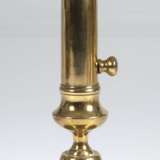 Messing-Schiebeleuchter, 1-kerzig, gegliederter Schaft auf rundem Fuß, H. 19 cm - photo 1