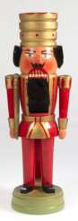 Nußknacker, Holz, farbig rot/gold gefaßt, H. 36,5 cm