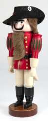 Nußknacker, Holz, Musketier rot, mit Filzhut, H. 34 cm