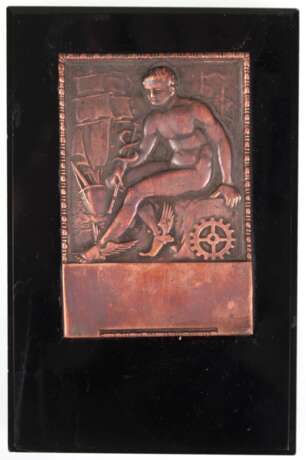 Papiergewicht mit Hermesdarstellung, schwarze Steinplatte mit Kupferrelief, 1,7x9x14 cm - photo 1 Papiergewicht mit Hermesdarstellung, schwarze Steinplatte mit Kupferrelief, 1,7x9x14 cm - photo 1