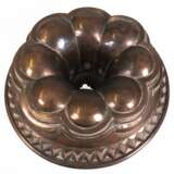 Kupfer-Backform, Gebrauchspuren, Dm. 23,5 cm, H. 9,5 cm - фото 1