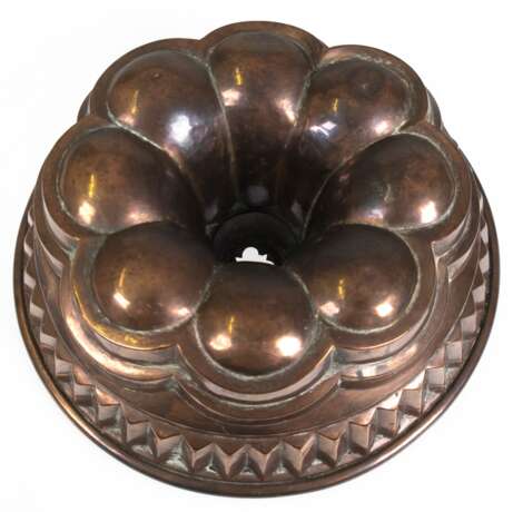 Kupfer-Backform, Gebrauchspuren, Dm. 23,5 cm, H. 9,5 cm - фото 1