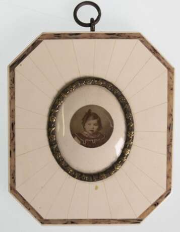 Kinderfoto im achteckigen Rahmen, 10x8,5 cm - фото 1