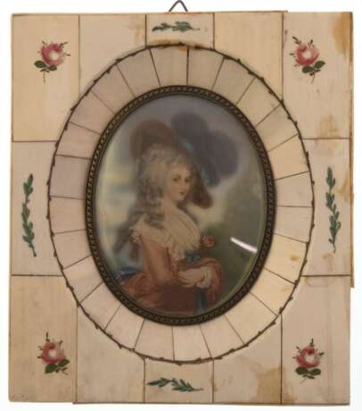 Miniatur "Porträt einer Dame mit Federhut" Öl/Platte, im rechteckigen Rahmen mit Floralmalerei, ges. 14,3x12,5 cm - фото 1 Miniatur "Porträt einer Dame mit Federhut" Öl/Platte, im rechteckigen Rahmen mit Floralmalerei, ges. 14,3x12,5 cm - фото 1
