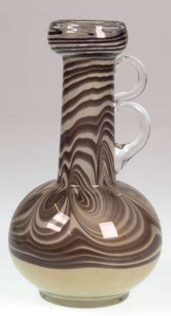 Vase mit 2 Henkeln, mit Kammdekor, sign. Eisch, Stand best., H. 22 cm - фото 1