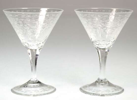 2 Sektschalen, Moser Maharani, weit ausgestellte Kuppa mit floralem Tiefschliff, Stand mit Facettenschliff, H. 11 cm - Foto 1