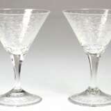 2 Sektschalen, Moser Maharani, weit ausgestellte Kuppa mit floralem Tiefschliff, Stand mit Facettenschliff, H. 11 cm - Foto 1