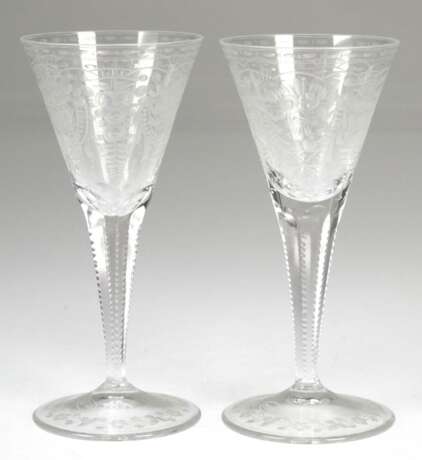 2 Sektkelche, Moser Maharani, ausgestellte Kuppa mit floralem Tiefschliff, Stand mit Facettenschliff, H. 20 cm - photo 1