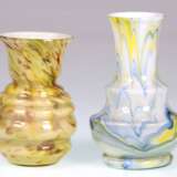 2 Art-Deco-Glasvasen, weißer Innenfang, farbige Einschmelzungen, H. 12,5 cm und 14 cm - photo 1