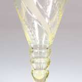 Art Deco-Glasvase, wohl Moser, hellgelbes Glas mit Ornamentalschliff, H. 20 cm - photo 1