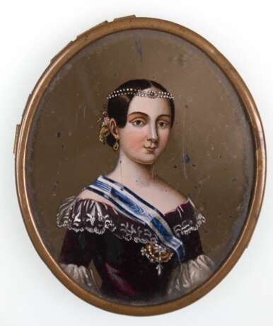 Miniatur, oval, um 1900, mit gedrucktem Porträt der Königin Victoria von Großbritannien und Irland, 6,3x5,2 cm - Foto 1 Miniatur, oval, um 1900, mit gedrucktem Porträt der Königin Victoria von Großbritannien und Irland, 6,3x5,2 cm - Foto 1