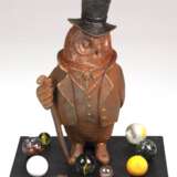 Figur "Eule auf Holzsockel", Metall, farbig gefasst, Ges. H. 24 cm - photo 1