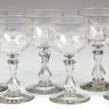 6 Likörgläser, farbloses Glas, mit umlaufenem Wellendekor und Schliff, H. 11 cm - фото 1