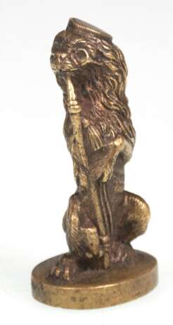 Bronze-Petschaft "Hund mit Pfeife", Monogramm "H.B.", H. 4,5 cm - photo 1 Bronze-Petschaft "Hund mit Pfeife", Monogramm "H.B.", H. 4,5 cm - photo 1