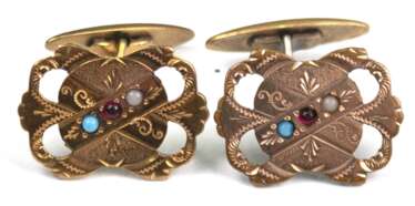Manschettenknöpfe, um ca. 1900, wohl umgearbeitet, Golddouble, besetzt mit 3 farbigen Perlen, ev. Rubin, Türkis und Perle