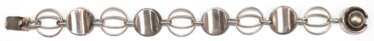 Armband, 835er Silber, runde, geometrische Glieder, Verschluß mit Halbkugel besetzt, Gew, 17,33 g, L. 18 cm, B. 1,5 cm
