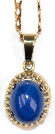 Kette, 375er GG, ca. 3,2 g, Anhänger, 333er GG, Lapislazuli, Maße mit Öse ca. 2,2 x 1,1 cm, ges.ca. 5,0 g, Kettenlänge ca. 50 cm - photo 1 Kette, 375er GG, ca. 3,2 g, Anhänger, 333er GG, Lapislazuli, Maße mit Öse ca. 2,2 x 1,1 cm, ges.ca. 5,0 g, Kettenlänge ca. 50 cm - photo 1