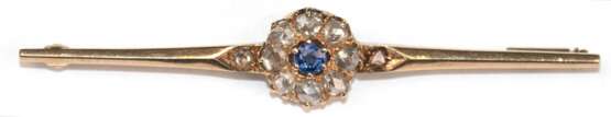 Diamant-Saphir-Nadel, 585er RG, mit 10 Diamantrosen und 1 rund facettierten Saphir besetzt, Ges.-Gew. 4,28 g, L. 6,0 cm - фото 1 Diamant-Saphir-Nadel, 585er RG, mit 10 Diamantrosen und 1 rund facettierten Saphir besetzt, Ges.-Gew. 4,28 g, L. 6,0 cm - фото 1
