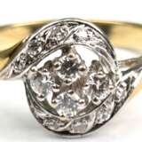 Brillant-Ring, 585er GG/ WG, durchbrochener Ringkopf mit 12 Brillanten von zus. 0,3 ct. besetzt (punziert), Ges.-Gew. 3,46 g, RG 56 - фото 1