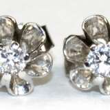 Brillant-Ohrstecker, 585er WG, mit Brillanten von zus. ca. 0,15 ct., Ges.-Gew. 1,43 g, Dm. 7 mm - фото 1