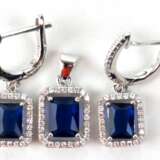 Set aus Ohrringen und Anhänger, 925er Silber, rhodiniert, saphirfarbene und weiße Zirkonia, Länge der Ohrringe ca. 2,7 cm, Anhänger ca. 2,0 cm - фото 1