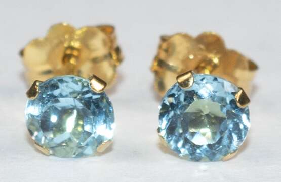 Ohrstecker, GG 10 kt./ 416er, Blautopas, Durchmesser ca. 4 mm - photo 1