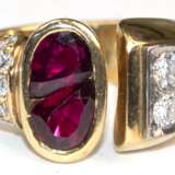 Ring, 750er GG, ca. 14,1 g, 2 Rubine im Tropfenschliff und Brillanten ca. 1,10 ct., alle Steine in sehr guter Qualität, RG 53, Innendurchmesser ca. 16,8 mm - photo 1