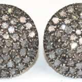 Ohrringe, 750er GG, ca. 10,7 g, ca. 3,9 ct., pavé-gefasste Diamanten in Silberauflage, Durchmesser ca. 2,1 cm - photo 1