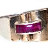 Art-Deco-Ring, Silber (geprüft) z.T. vergoldet, undeutl. punziert, mit roten Farbsteinen besetzt, Ges.-Gew. 8,2 g, RG 60 - photo 1